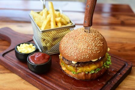 Caramel beef burger with crisp fries